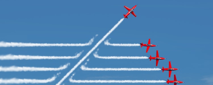 Placeholder for Vliegtuig stijgt op tussen andere vliegtuigen