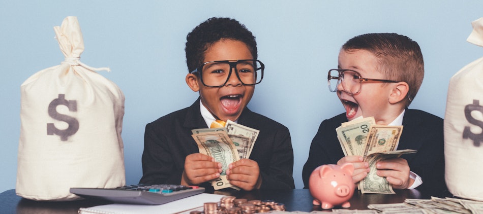 Placeholder for Twee jongens die heel blij zijn met geld