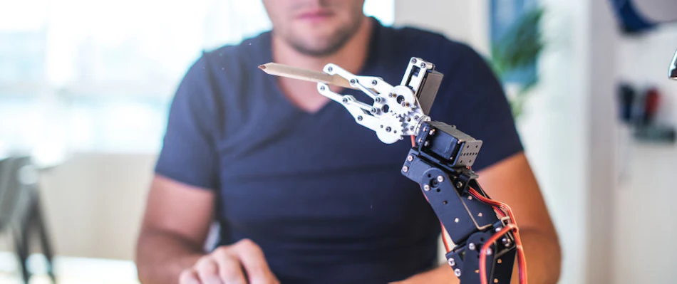 Placeholder for Robot prototype met medewerker